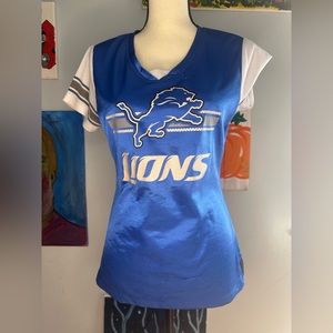 Women’s M size NFL Lions T-shirt